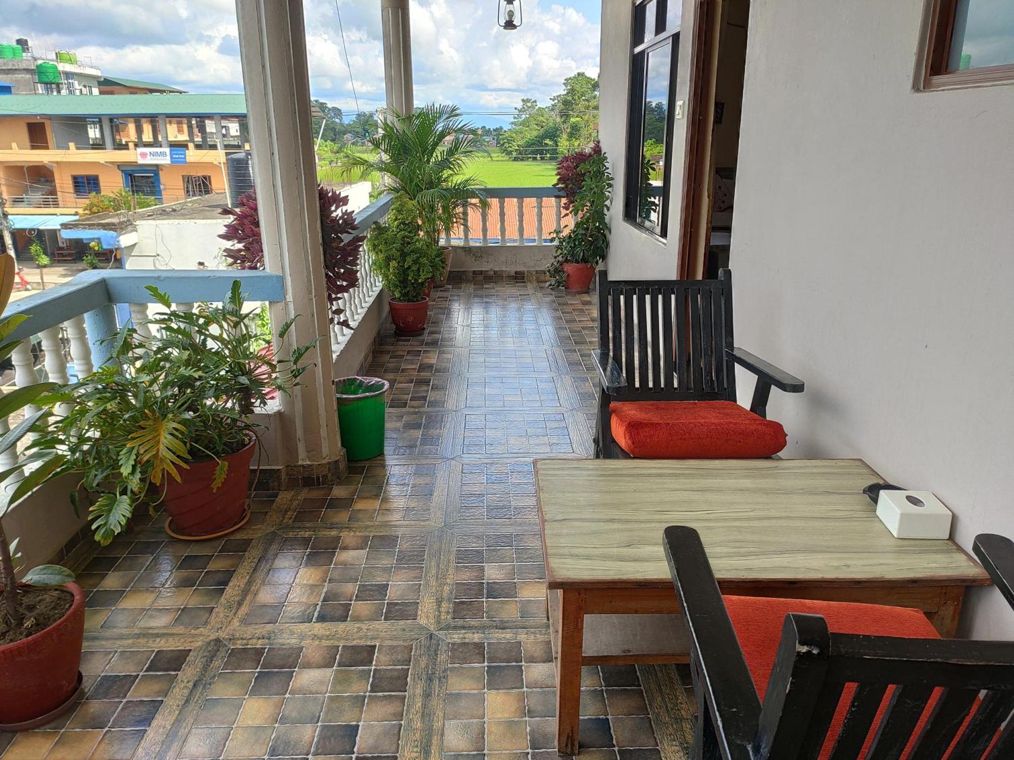 Peacock - A Family-Run Hotel Sauraha Exterior photo