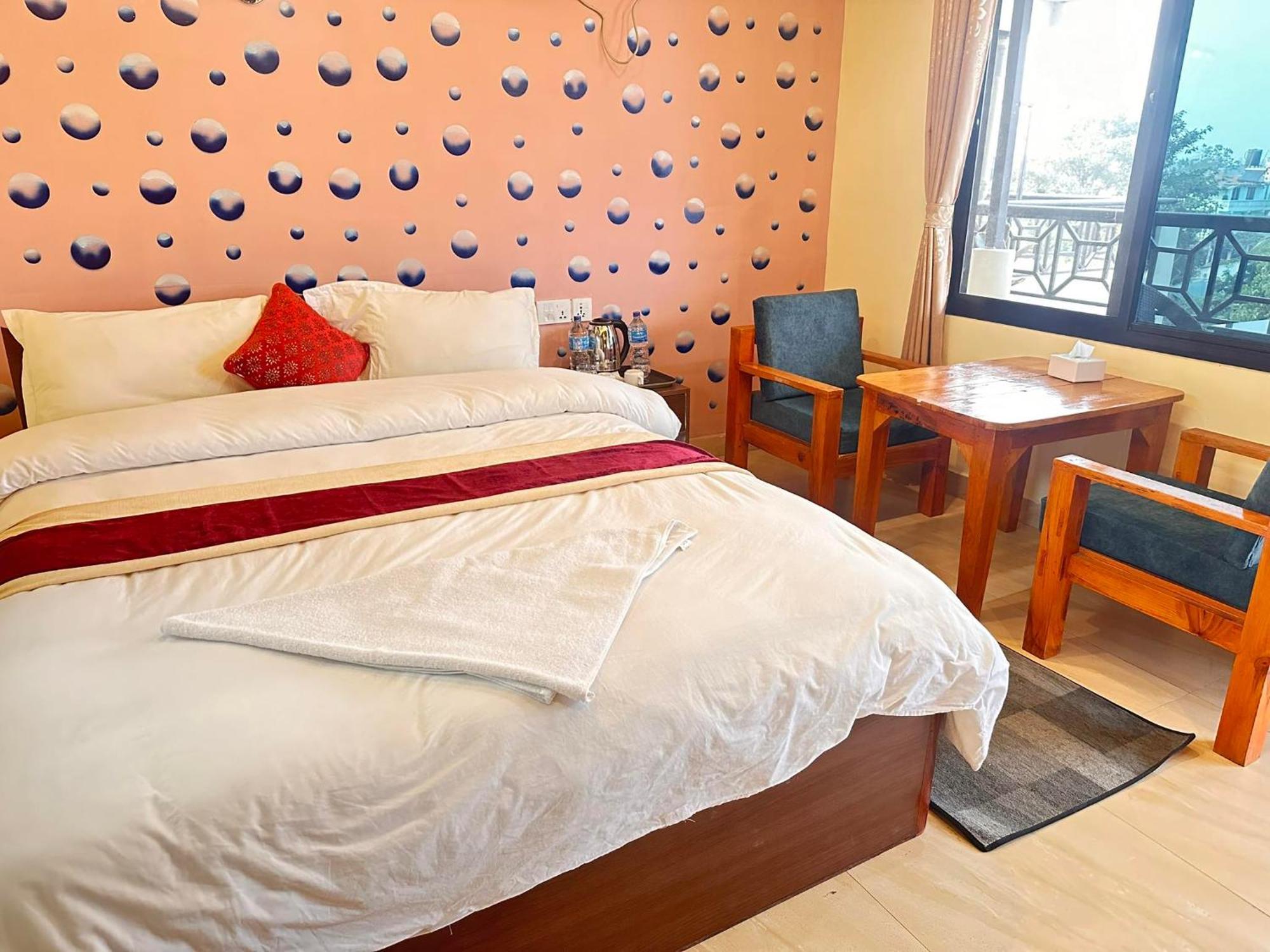 Peacock - A Family-Run Hotel Sauraha Exterior photo