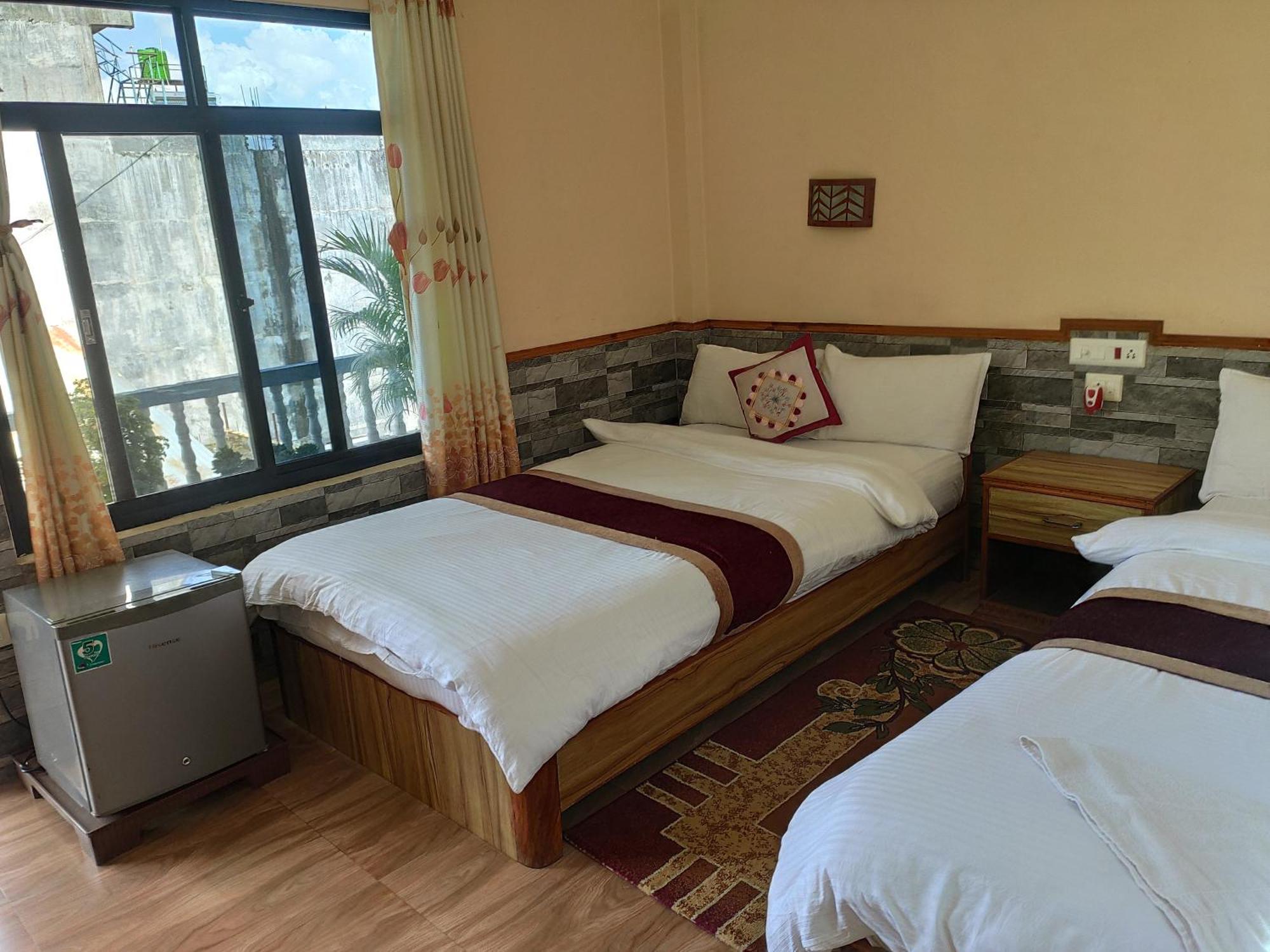 Peacock - A Family-Run Hotel Sauraha Exterior photo