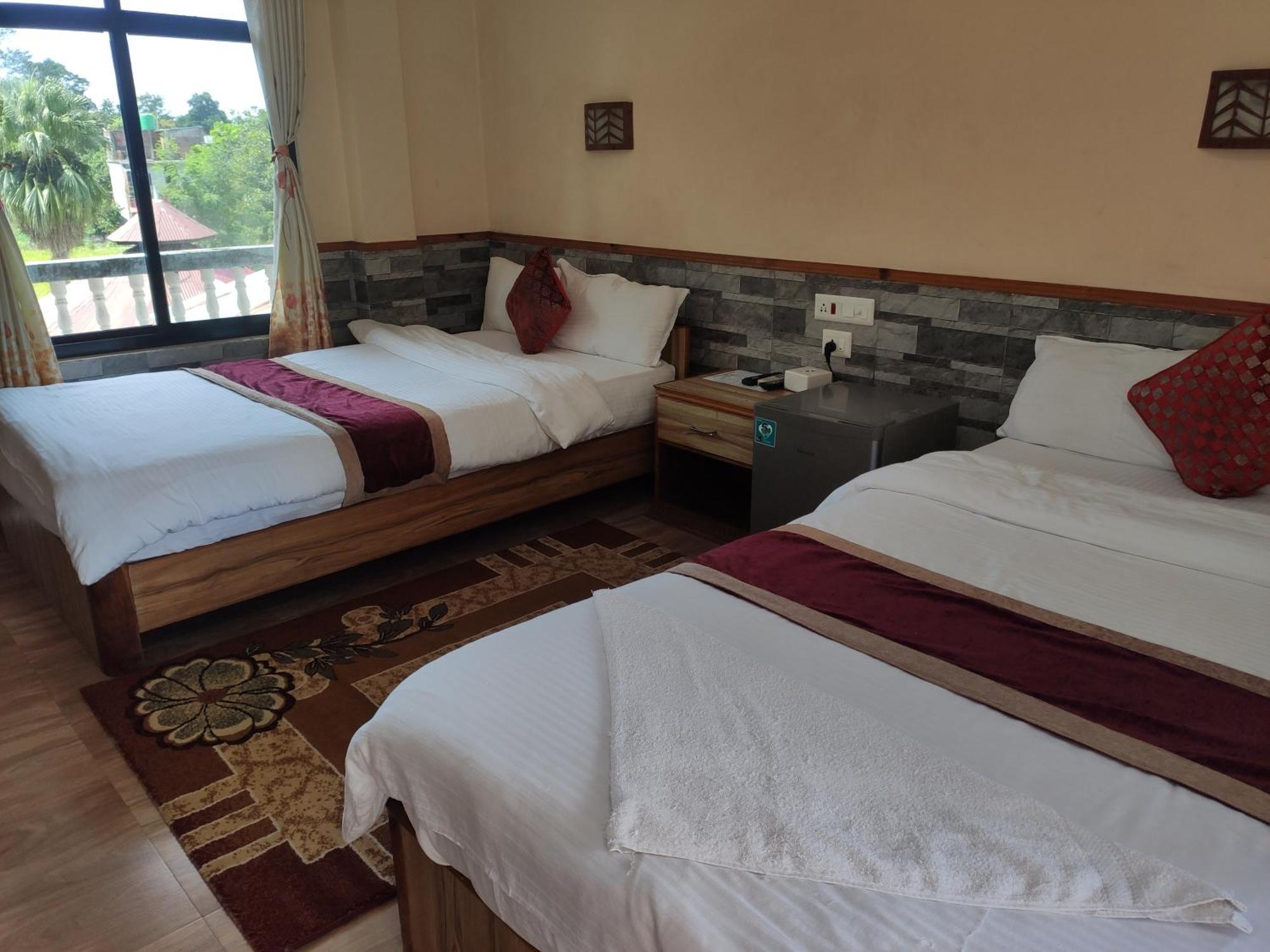 Peacock - A Family-Run Hotel Sauraha Exterior photo