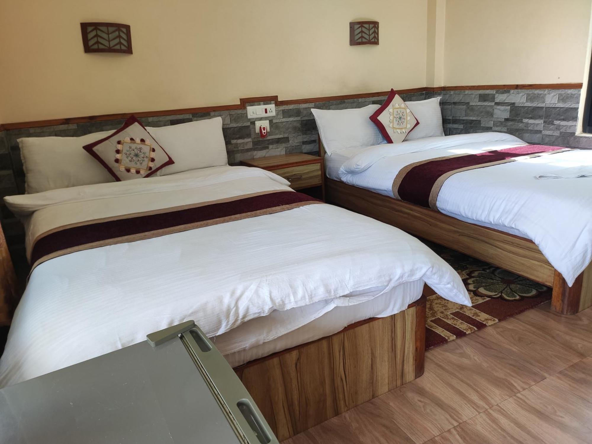 Peacock - A Family-Run Hotel Sauraha Exterior photo