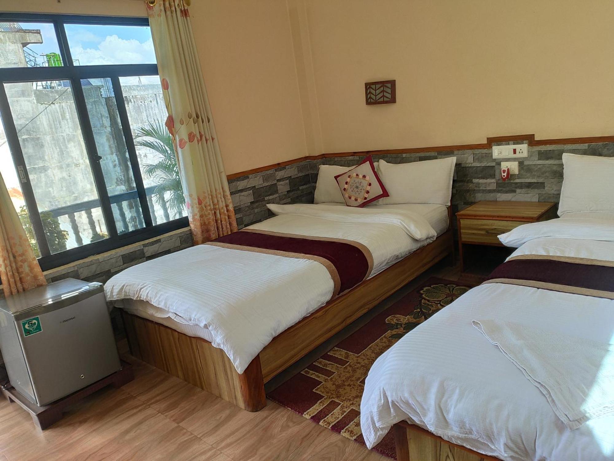 Peacock - A Family-Run Hotel Sauraha Exterior photo
