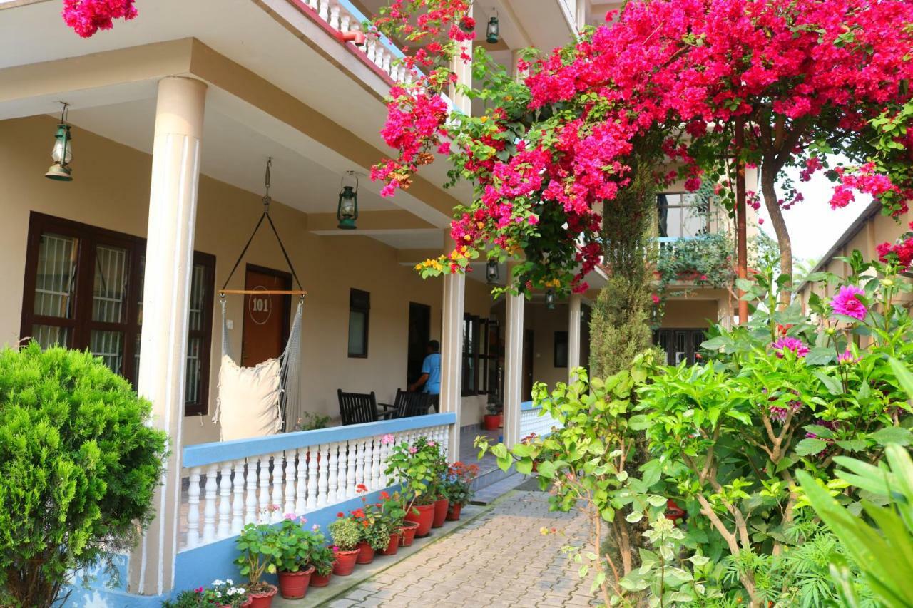 Peacock - A Family-Run Hotel Sauraha Exterior photo